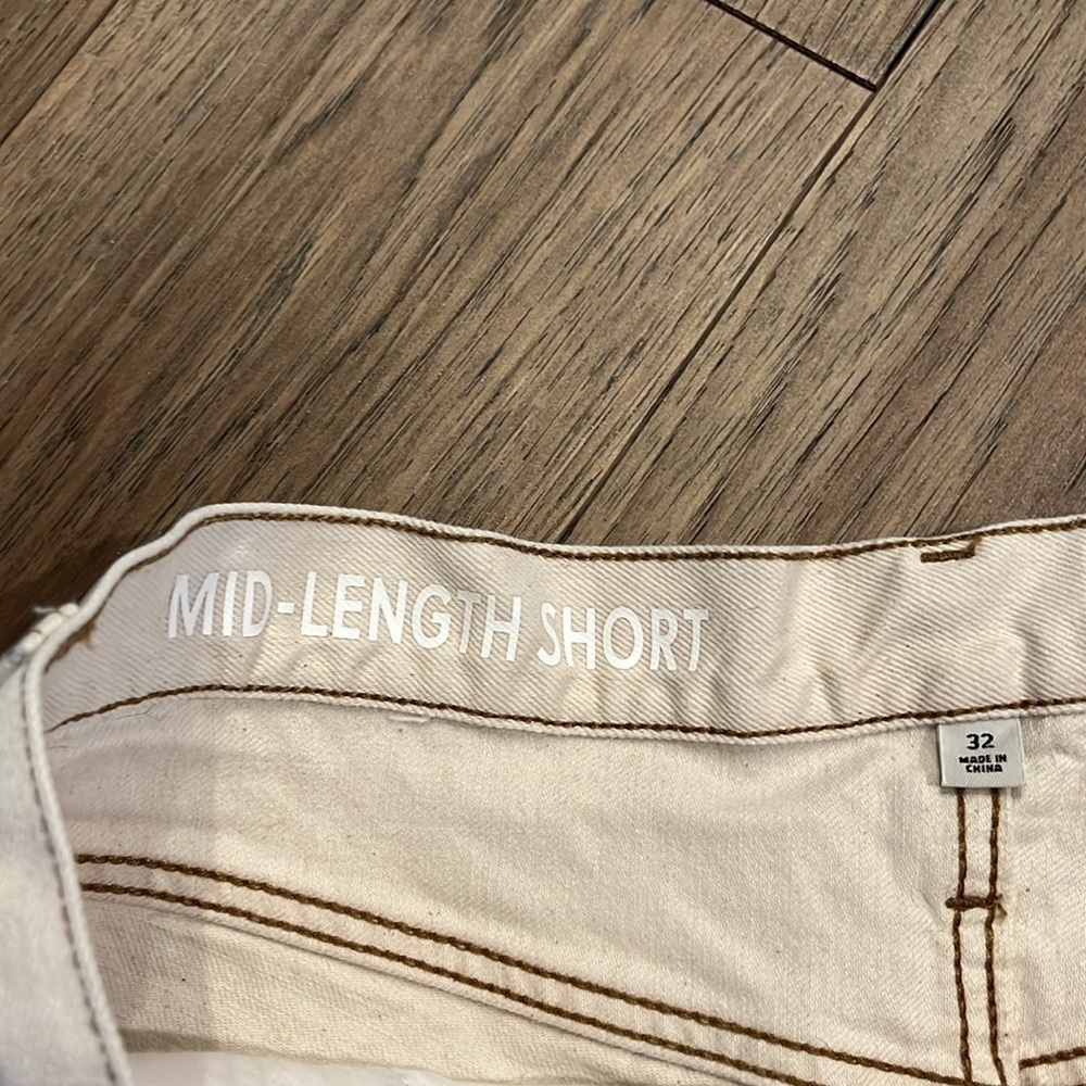 J. CREW cream / off white mid length denim shorts, size 32 - Picture 2 of 7